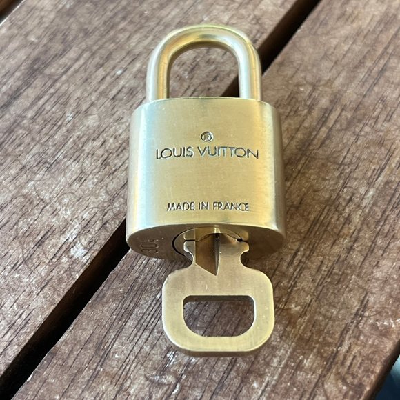 Louis Vuitton Gold Brass Lock and Key #304 🔐 - Picture 4 of 5